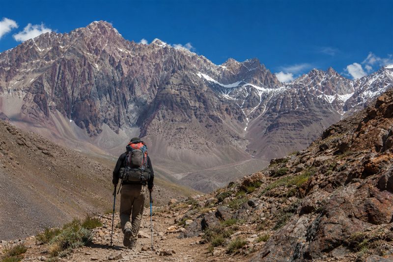 Senderismo en la cordillera de los Andes